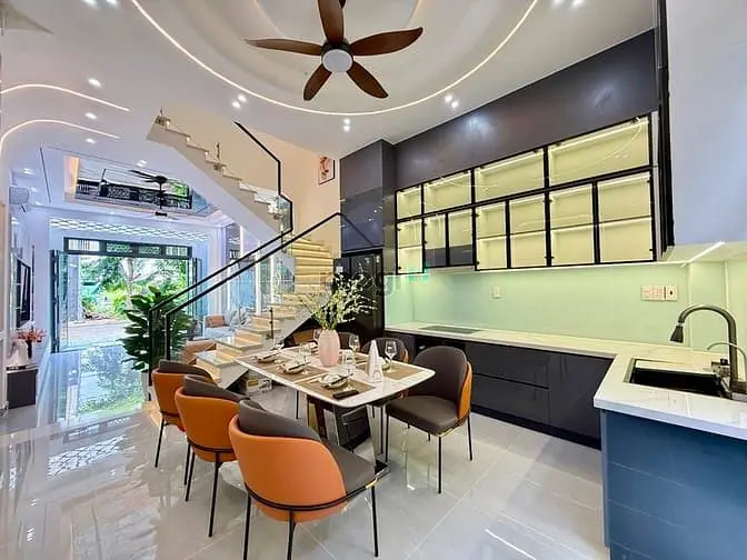 Nhà Sát Bên Thủ Đức, Dt:4.5X14M, Trệt, 2Lầu + 1Tum, 3Pn, Sân Thượng