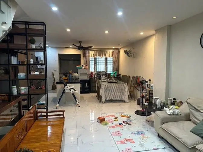 Nhà Đẹp Đường Láng 61M², 5T, Ôtô Tránh, Vỉa Hè, Kinh Doanh Tốt