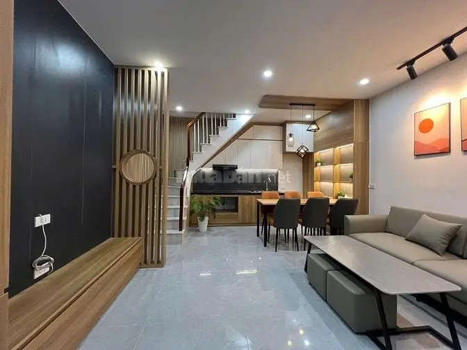 Bán Nhà Bạch Đằng Hai Bà Trưng 24M 4 Tầng 3 Ngủ Đủ Đồ Gần Phố 5 Tỷ Xx