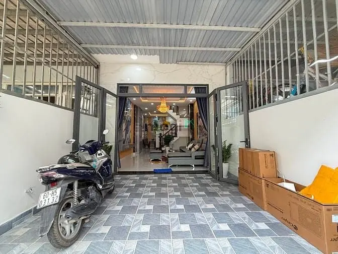Nhà Đường Thông Tô Ngọc Vân, Dt:4X15M, Trệt, 2Lầu, 3Pn, P/Thờ, S/Trước