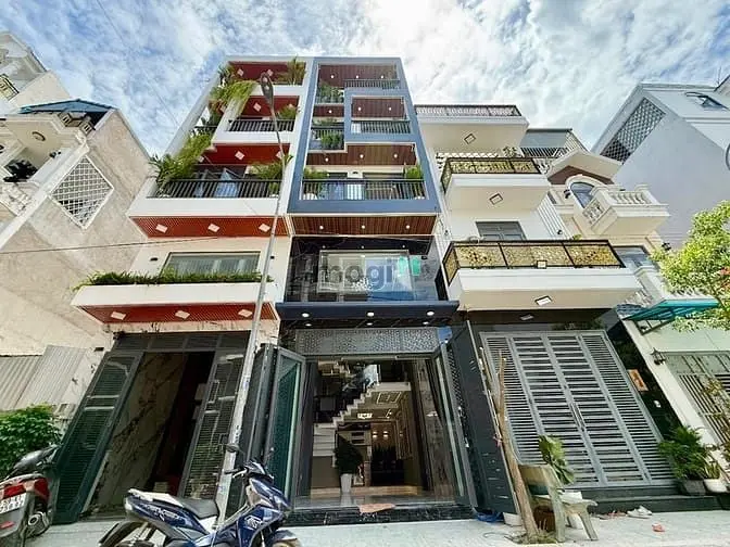 Nhà Ngay Ngã Tư Ga, Dt: 4X13M, Lửng, 3Lầu, 4Pn, Gara Ô Tô, Sân Thượng