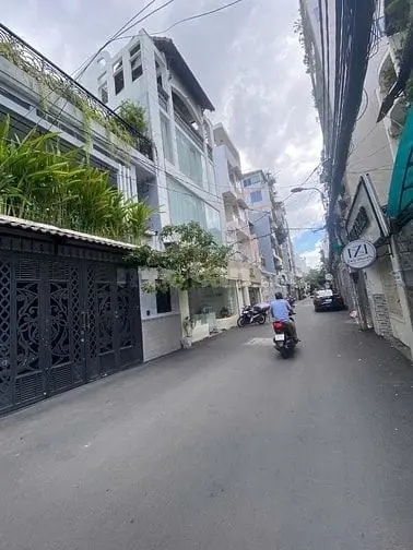 Nhà Hxh Ngô Quyền Q10. Dt 4.6X15M, 5 Tầng