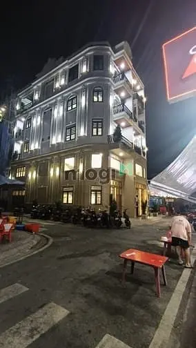Nhà Sang Hiện Đại Góc 2 Mặt Tiền 5 Tầng Có Thang Máy Ngay Chợ Ở & Kd