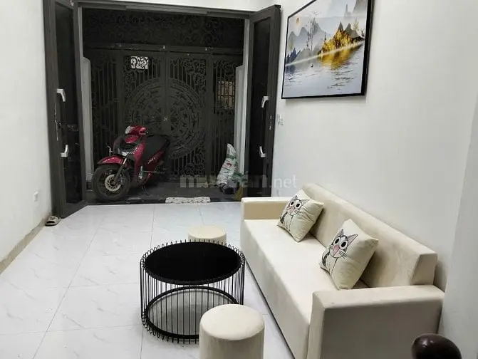 Nhà Có Sân Riêng + Ban Công 30M2 5 Tầng 6.9 Tỷ- Ngõ 109 Quan Nhân