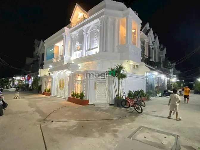 Siêu Phẩm Nhà Góc 2 Mặt Tiền Hẻm 1982 Đường Huỳnh Tấn Phát