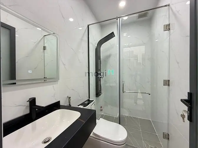 Nhà Dt:10,5X5M, Trệt, 2Lầu, Sân Thượng, 4Pn, 5Vs, Đường Thạnh Lộc 37