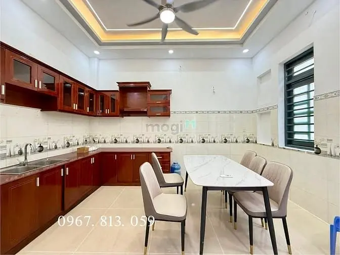Nhà Dt:10,5X5M, Trệt, 2Lầu, Sân Thượng, 4Pn, 5Vs, Đường Thạnh Lộc 37