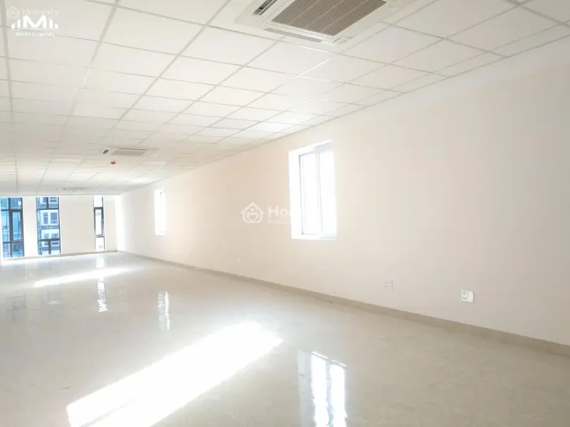 Tìm Văn Phòng Vuông 100M²? Vị Trí Đẹp Gần Ngay Trung Tâm Thành Phố, Dễ Setup, Vào Làm Ngay!