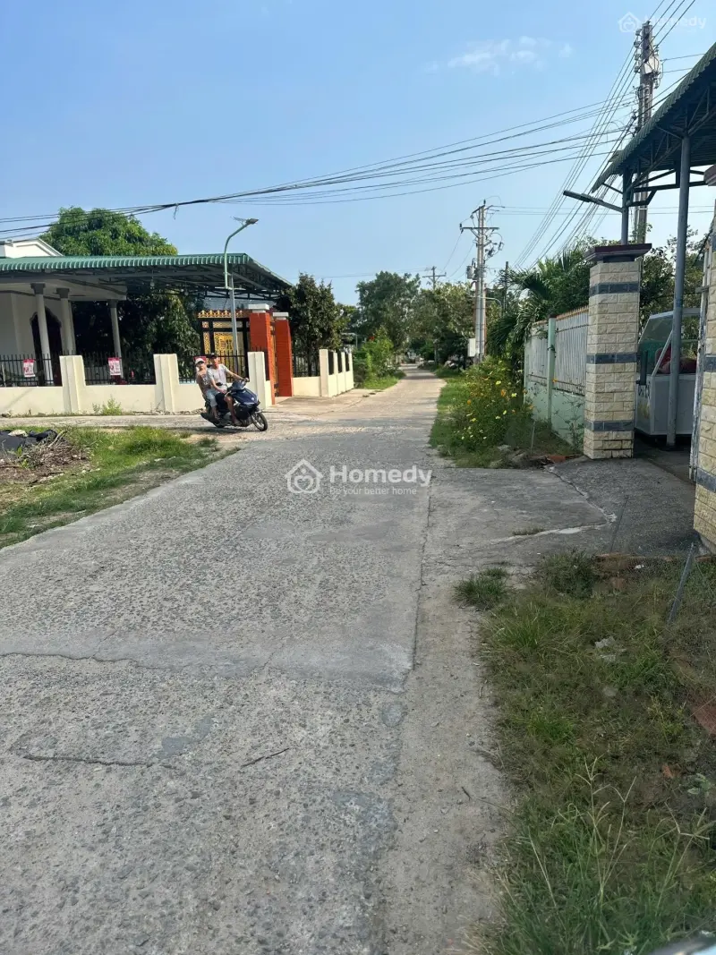 Đất Cam Bình - Khu Du Lịch Sầm Uất Nhất La Gi - Full Thổ Cư - Vuông Vức Đẹp- Chỉ 750 Triệu