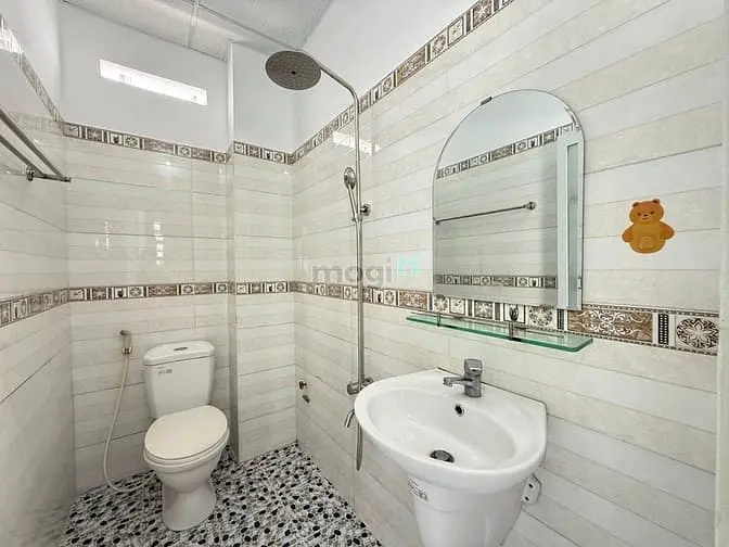 Nhà Dt:10,5X5M, Trệt, 2Lầu, Sân Thượng, 4Pn, 5Vs, Đường Thạnh Lộc 37