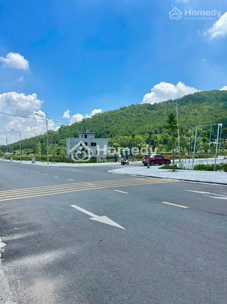 Lô Góc Đường Thống Nhất Đối Diện 2 Toà Chung Cư - Mb520 Đồng Nhưng Kinh Doanh Cực Tốt Giá 2,X Tỷ