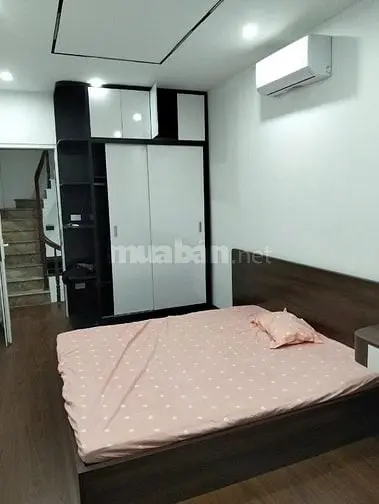 Nhà Có Sân Riêng + Ban Công 30M2 5 Tầng 6.9 Tỷ- Ngõ 109 Quan Nhân