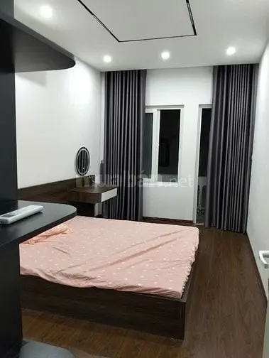 Nhà Có Sân Riêng + Ban Công 30M2 5 Tầng 6.9 Tỷ- Ngõ 109 Quan Nhân