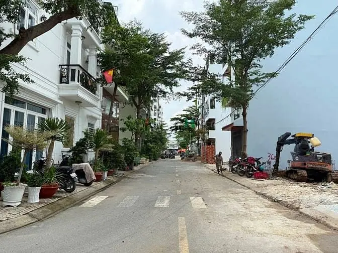 Nhà Đường Thông 12M, Tx 25, Dt:4.5X12M, Lửng, 3Lầu, 4Pn, Gara Ôtô, S/T