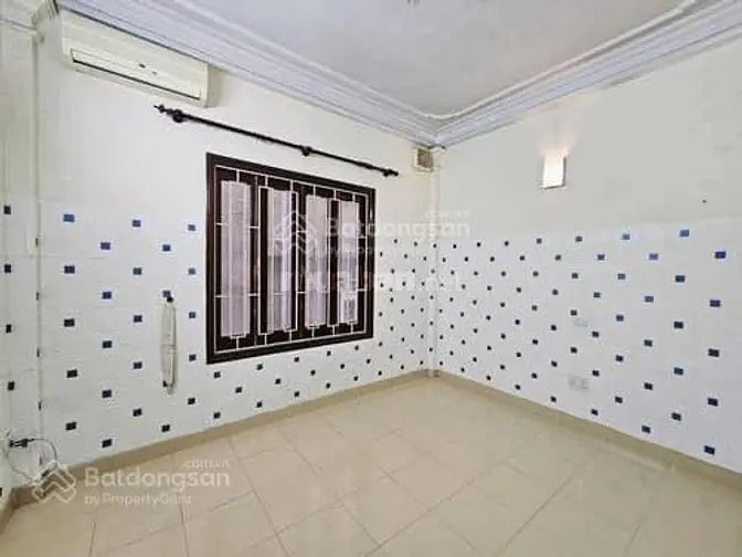 Nhà 5T Hai Mặt Thoáng P/Lô Nguyễn Chí Thanh Ngõ 4,85M Dt 42M Mt 4,12M