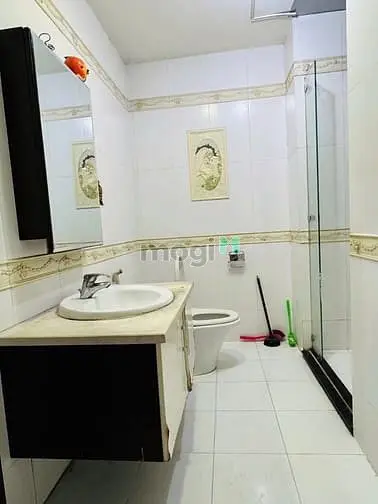 Chdv Có Ban Công Thoáng Mát Gần Kcx Dh Maketing. 2P Qua Quận 4