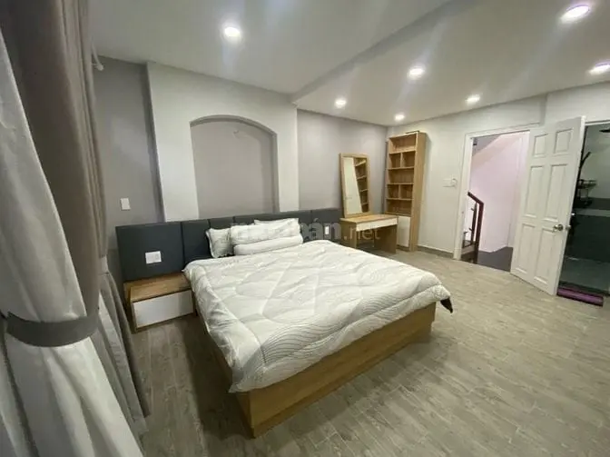 Bán Nhà - 5 Tầng - Sổ Hông Riêng - Hoàn Công Đủ.