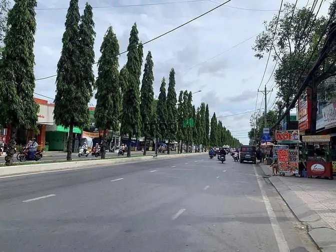 Bán Đất Tặng Nhà Trệt Đang Kinh Doanh Mặt Tiền Nguyễn Văn Cừ, Cần Thơ