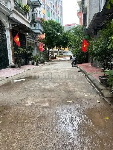 Bán Gấp - Nhà Phố Phùng Chí Kiên - Hoàng Sâm - 40M - 3 Mặt Ô Tô .15 Tỷ