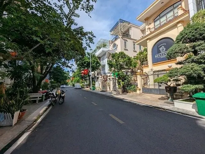 70 Tỷ! Bán Nhà Khu Compound Vip Đ. Nguyễn Trọng Tuyển, Q. Tb – 8X20M.