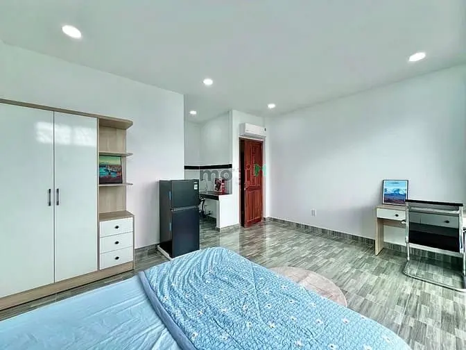Trống Sẵn Studio Ban Công Gần Dh Mở