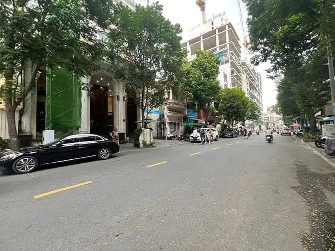 Cafe Mt 108 Lê Thị Hồng Gấm, Q1. Dt: 6,5X18M, Kc: Trệt 2 Lầu. Gía: 150
