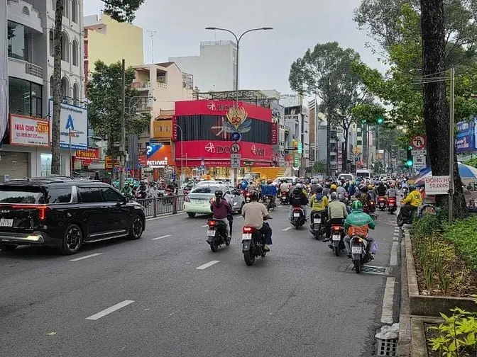 Cho Thuê 215 Đường 3/2, Phường 9, Quận 10, Đối Diện Việt Nam Quốc Tự