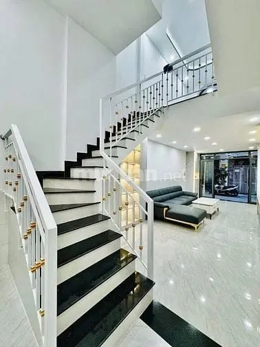 Bán Nhà Nguyễn Thái Sơn-Shr-Dt:43,5M Giá 5,99Tỷ Lh:0974945908 Sang