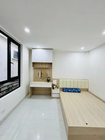 Nhà Đẹp Cầu Giấy -30M2-5 Tầng -Mt 6.5 M-30Ra Ô Tô-Nhỉnh 7 Tỷ