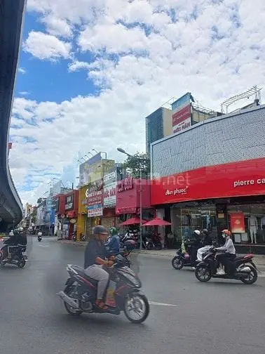 Bán Nhà Ngay Vòng Xoay Ngã Sáu Gò Vấp – 3 Tầng, Sân Thượng, Sàn 335M²