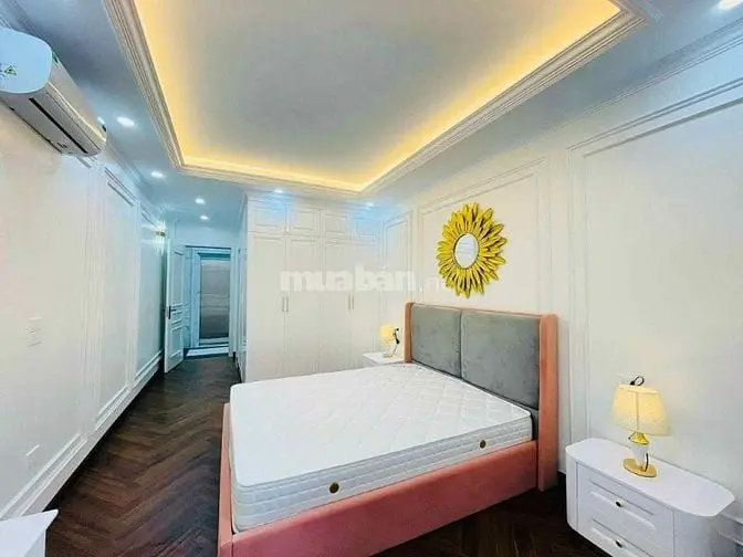 Hiếm_40M2_5 Tầng Thang Máy_Hơn 9 Tỷ_Mới Tinh_Phố Giáp Bát _Ngã Tư Vọng