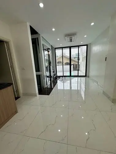Phân Lô Ô Tô Tránh Hoàng Quốc Việt, Cầu Giấy, Thang Máy, Gara Ô Tô.