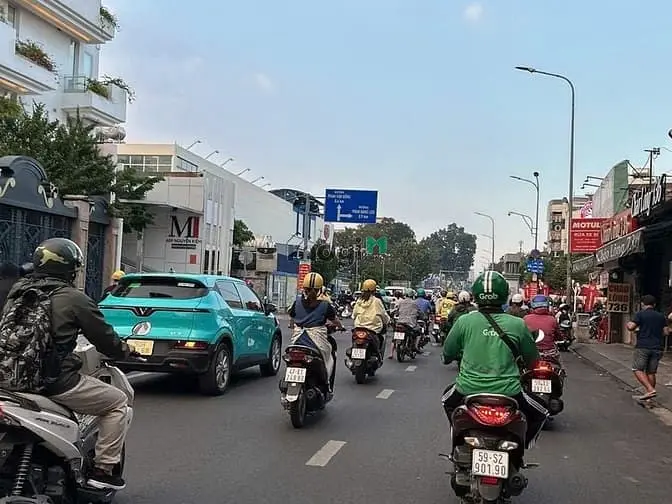 Bán Nhà Trọ 5Lầu Hầm Hxh Phạm Văn Đồng 81M2 Ngang 4.5M 12.5 Tỷ Sát Tsn