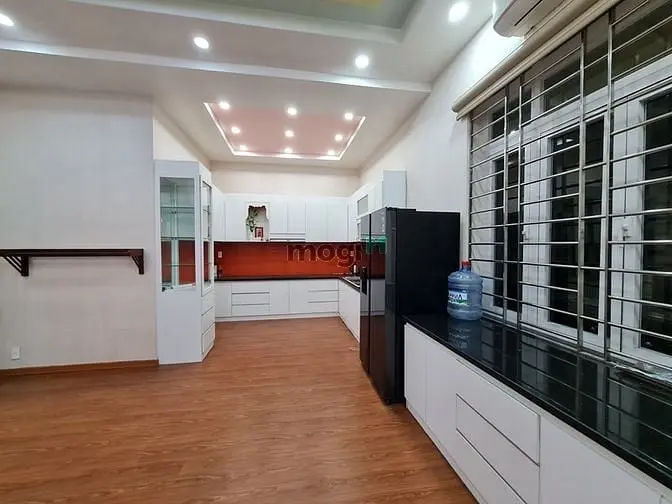 Bán Nhà Mặt Tiền Nguyễn Đình Thi Gia Hoà Quận 9 Dt 180M2 Giá 26 Tỷ Ạ