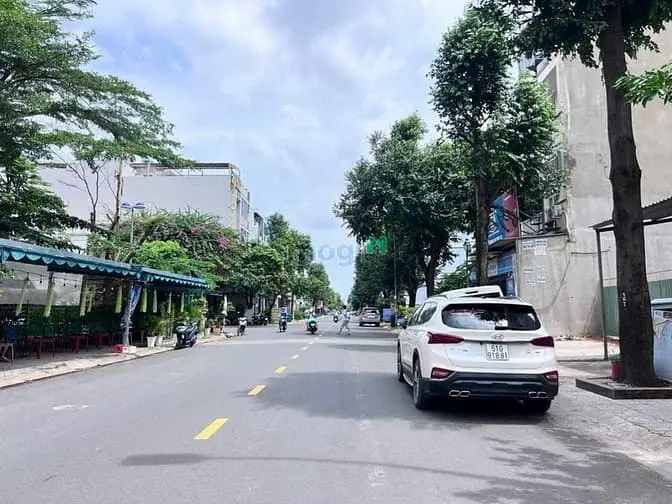 Bán Lô Đất 110M2 Mặt Tiền Đường D2 Man Thiện Ngay Chung Cư C5