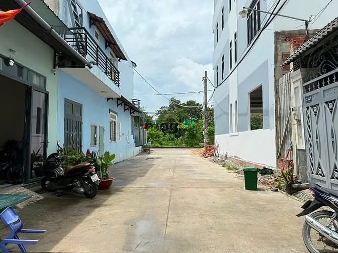 Nhà Bên Trường Học, Đường Nguyễn Thị Sáu, Dt:4X15M, Trệt, 2Lầu, 4Pn,