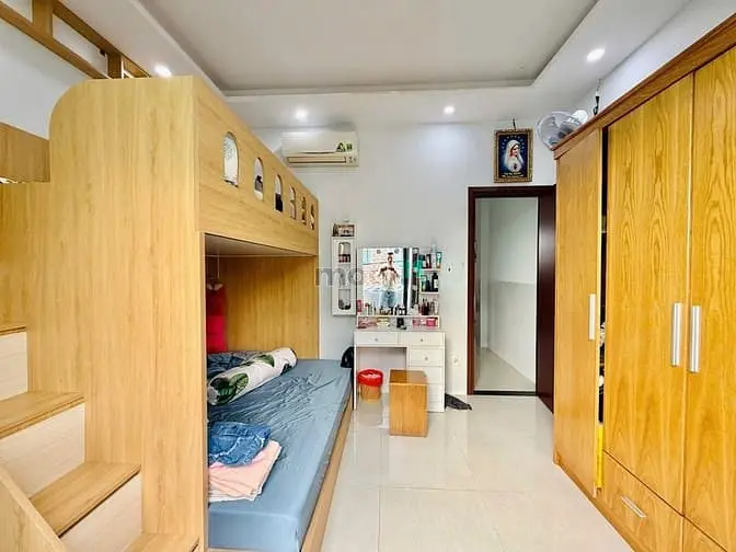 Nhà Sát Bên Chợ Và Trường Học, Đường Tô Ngọc Vân, Dt:4X15M, 1Lầu, 3Pn