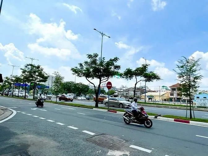 Bán Nhà Đẹp Tại Quận 5 : 14 X 7M Trệt + Lửng + 2 Lầu 25 Tỷ Tl