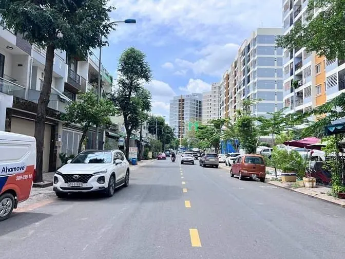 Bán Lô Đất 110M2 Mặt Tiền Đường D2 Man Thiện Ngay Chung Cư C5