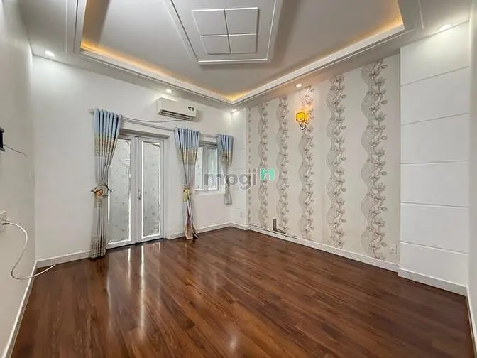 Nhà Sân Xe Hơi, Đường Thạnh Lộc 41, Dt:4X20M, Trệt, 2Lầu, 3Pn, P/Thờ