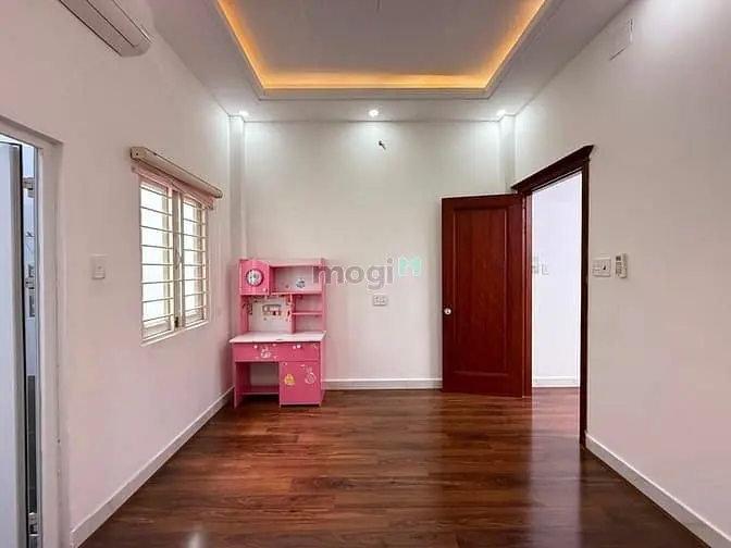 Nhà Sân Xe Hơi, Đường Thạnh Lộc 41, Dt:4X20M, Trệt, 2Lầu, 3Pn, P/Thờ