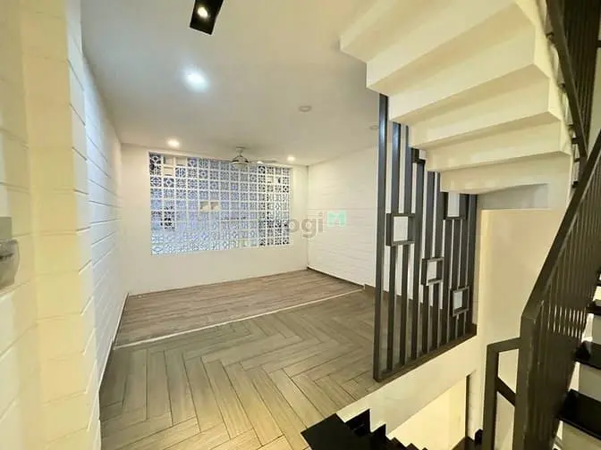Cho Thuê Nhà Mặt Tiền Huỳnh Văn Bánh, Phường 11, Quận Phú Nhuận.