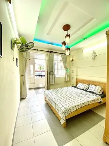 Phòng Ban Công, Sẵn Tiện Nghi, Thoáng Mát. Ngay Chợ Phạm Văn Hai