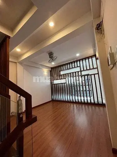 Mặt Tiền Cao Thắng -Nhà Lót Sàn Gỗ Cao Cấp Chính Chủ Cho Thuê