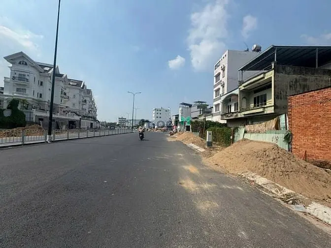 407-409 Nguyễn Oanh P.17 Quận Gò Vấp Dt : 823M2 Giá 102 Tỷ