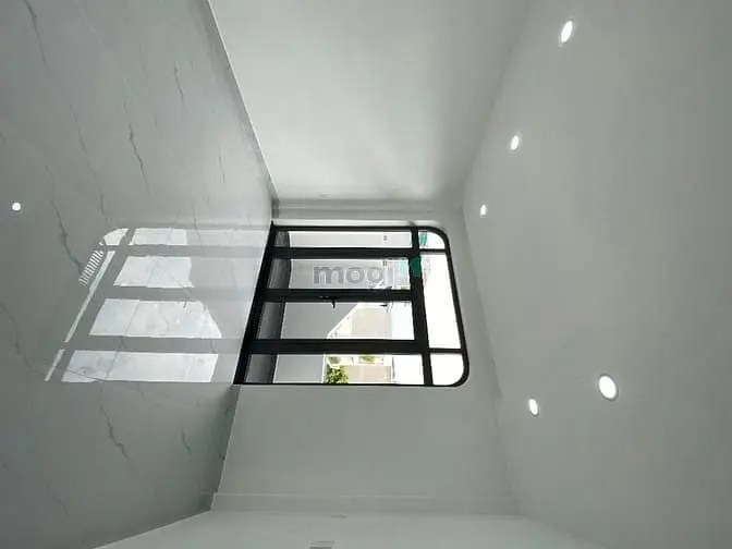 Bán Nhà 1 Triệt 2 Lầu - P Long Bình