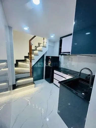 Bán Nhà Mt 181 Nhật Tảo, P8, Q10. Dt 3X10M, Trệt, Lửng, 2 Lầu, St, 5P