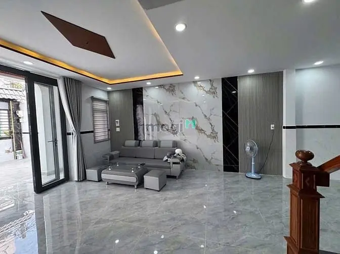 Dương Đình Hội Tnpb - Xe Hơi Vào Sân - Thông Số Vàng
