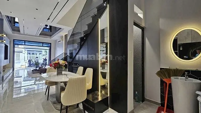 Bán Nhà Phố Góc 2 Mặt Tiền Thoáng Mát – Hẻm 1422 Huỳnh Tấn Phát, Quận