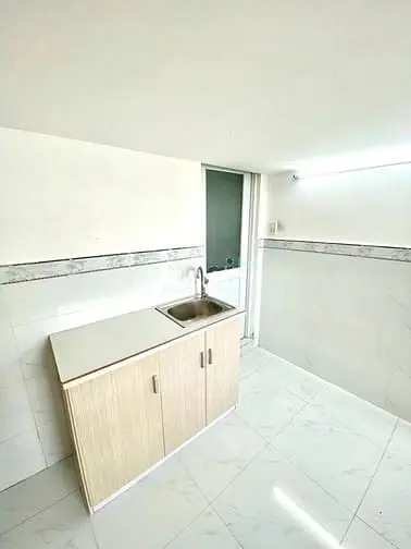 Phòng Mới, Đẹp, Có Nội Thất Ban Công. Gần Ngã 4 Hàng Xanh. Đbl